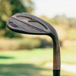 TaylorMade Hi-Toe 3 Raw Tour Grind -Golf Bag Sales 2023 TC555 zoom D5